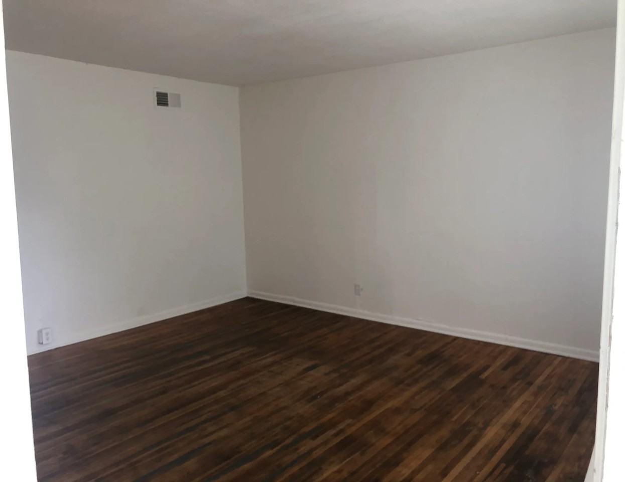 238 E 52nd St N - Photo 3 of 11