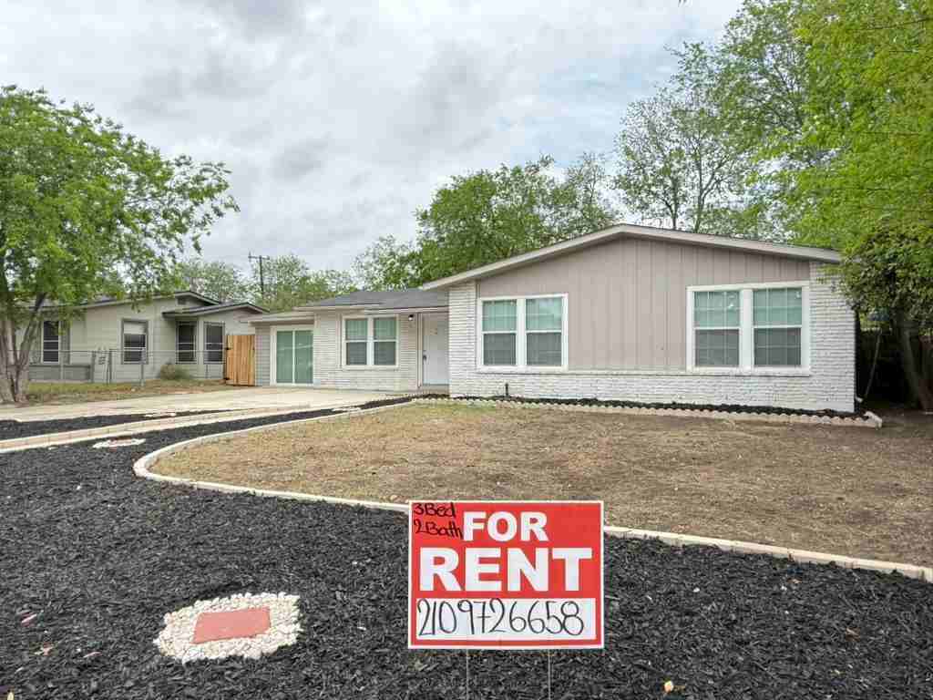 143 Huxley Dr - Photo 2 of 16