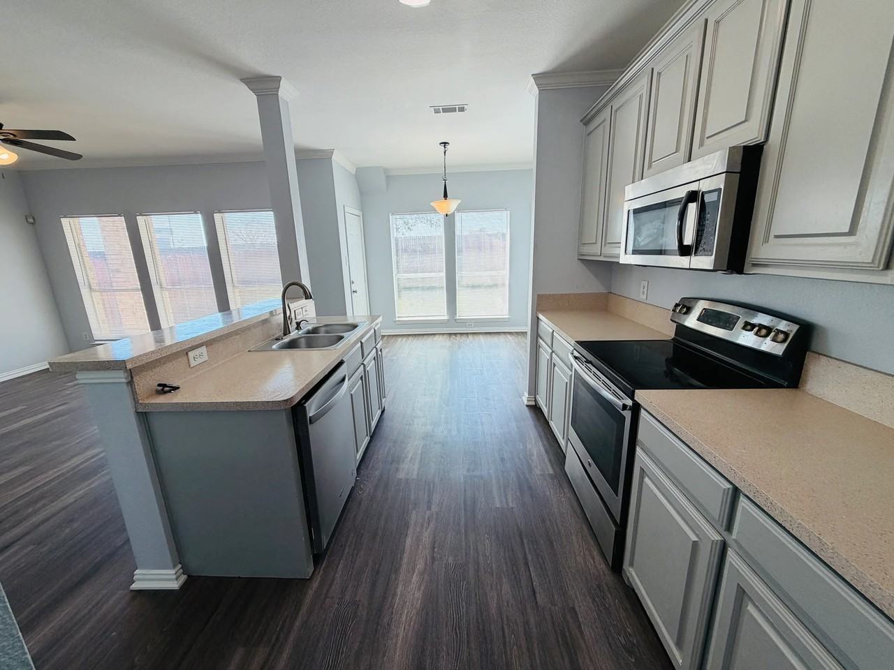 5732 Blackmon Ct - Photo 3 of 20