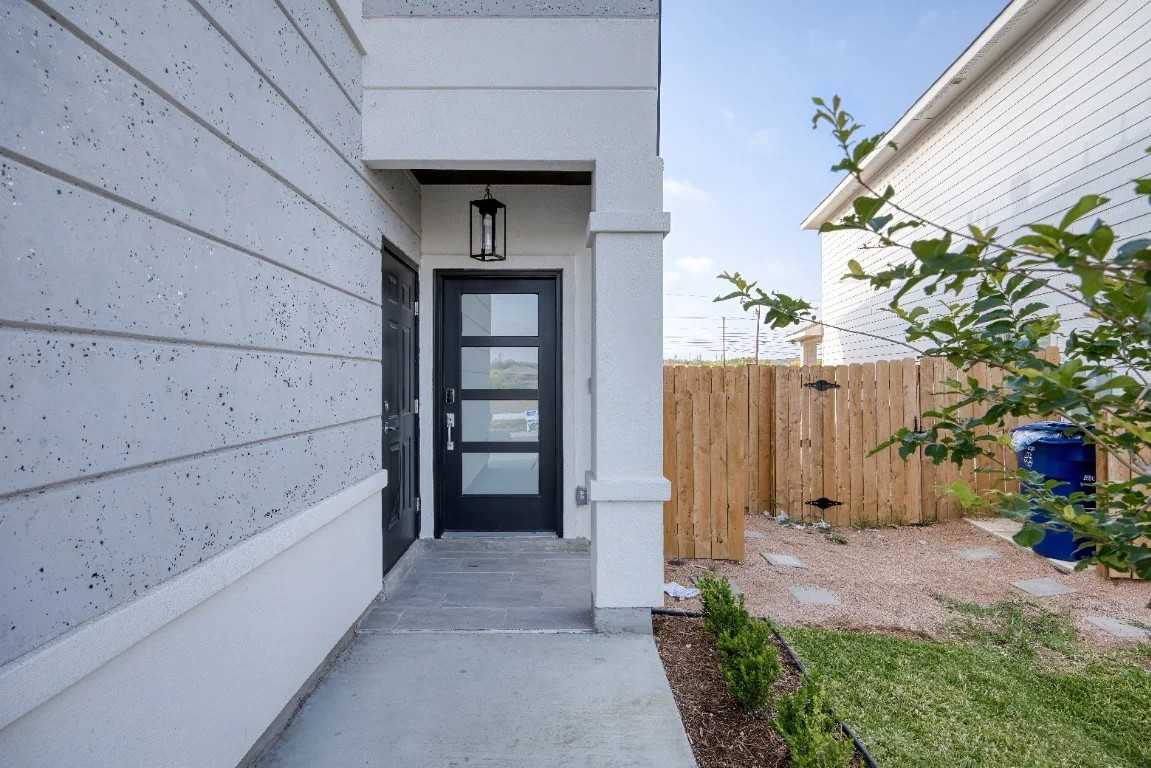 5227 Vista Trail Dr - Photo 3 of 30