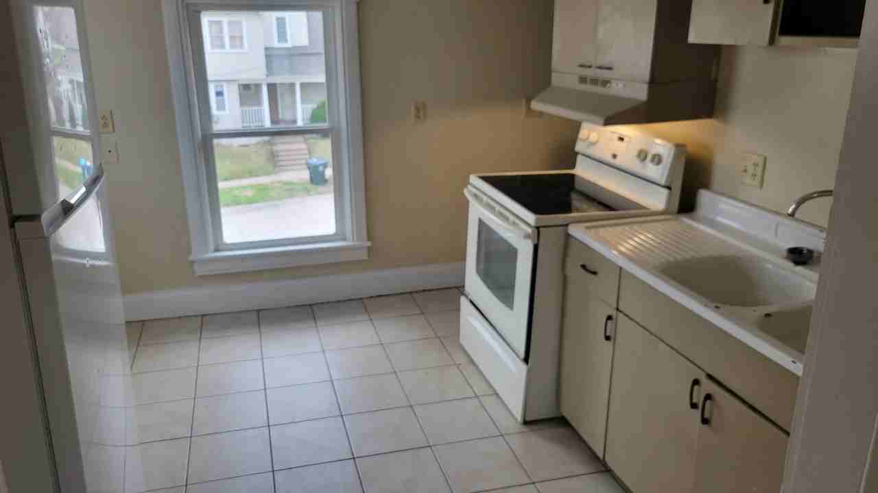 800 E 6th St #A - Photo 2 of 5