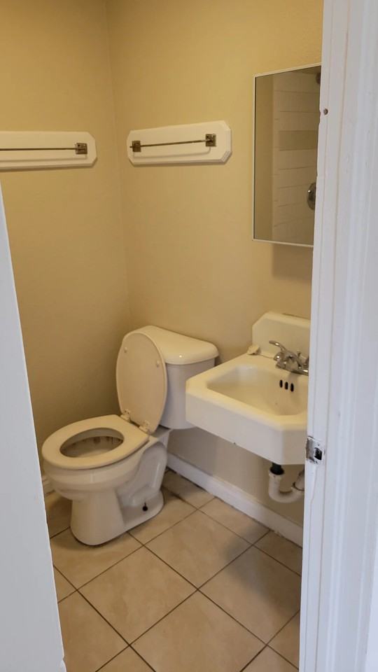 800 E 6th St #A - Photo 3 of 5