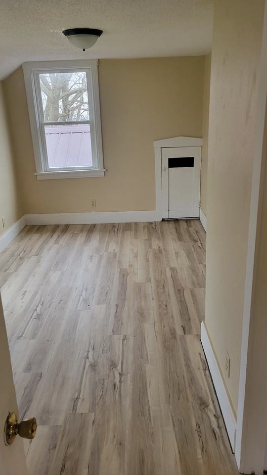 800 E 6th St #A - Photo 4 of 5