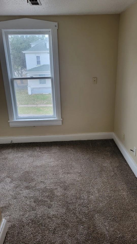 800 E 6th St #A - Photo 5 of 5