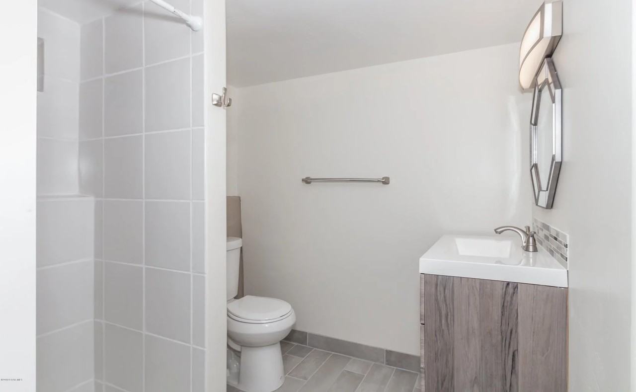 928 Whetstine Ave #B - Photo 4 of 6