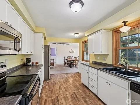 5318 91st St Ne - Photo 5 of 15