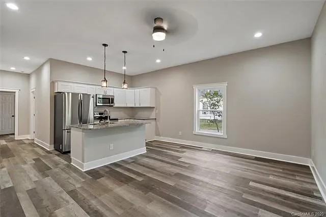 609 Old North Main St - Photo 2 of 14