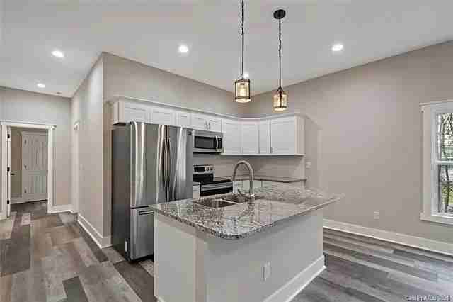 609 Old North Main St - Photo 3 of 14