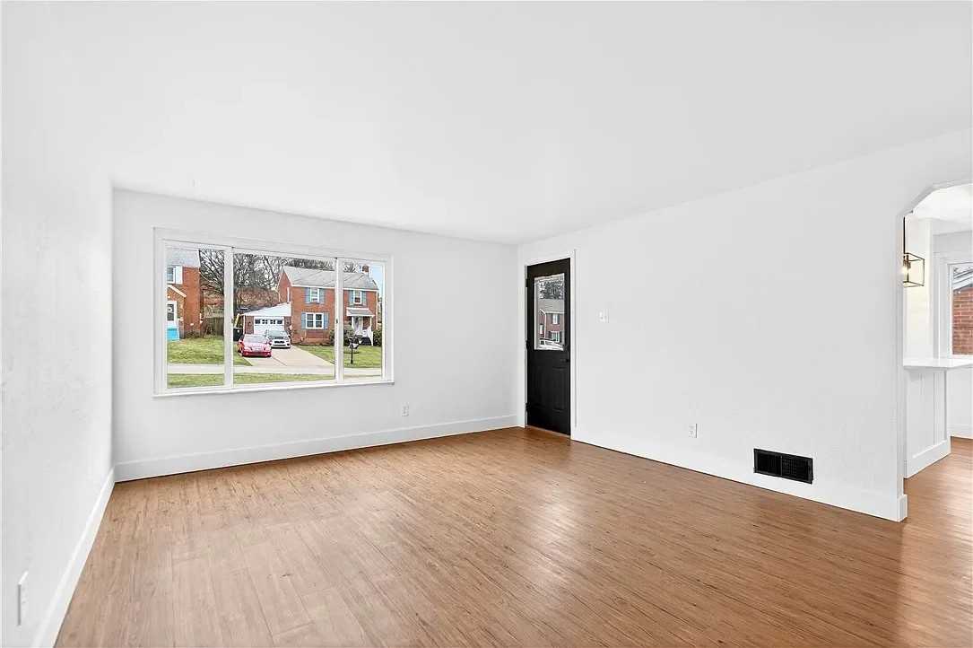 811 Everglade Dr - Photo 2 of 19