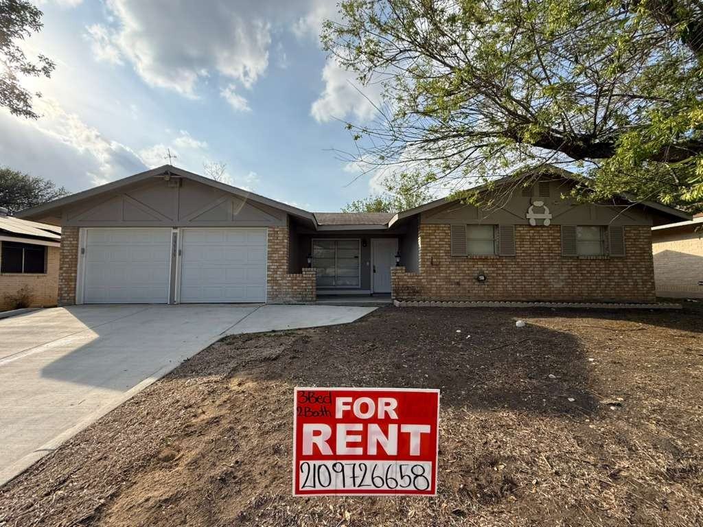 13535 Coleridge St - Photo 2 of 20