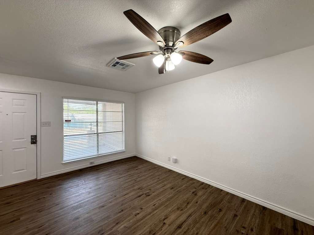 13535 Coleridge St - Photo 3 of 20
