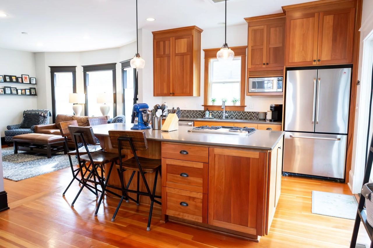 6043 26th Ave Ne - Photo 5 of 20