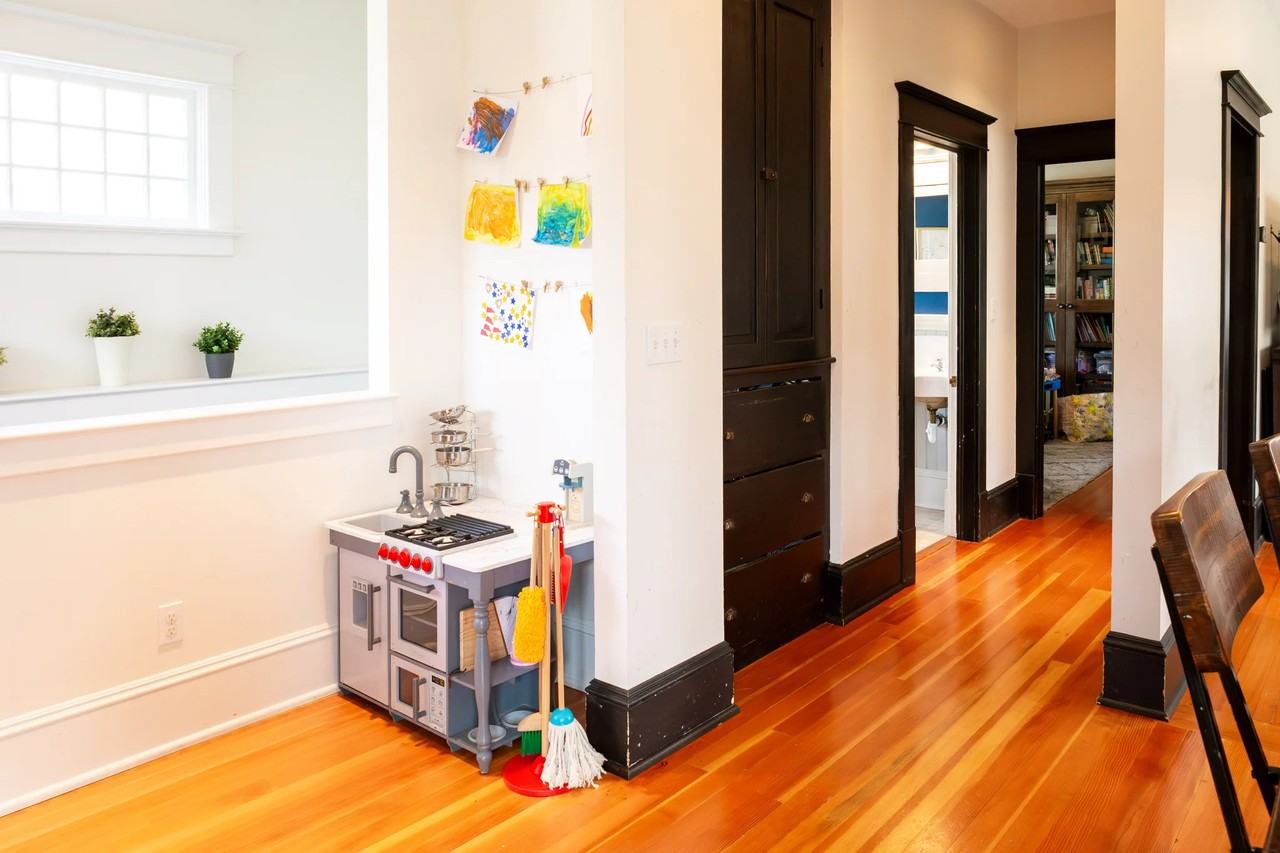 6043 26th Ave Ne - Photo 6 of 20