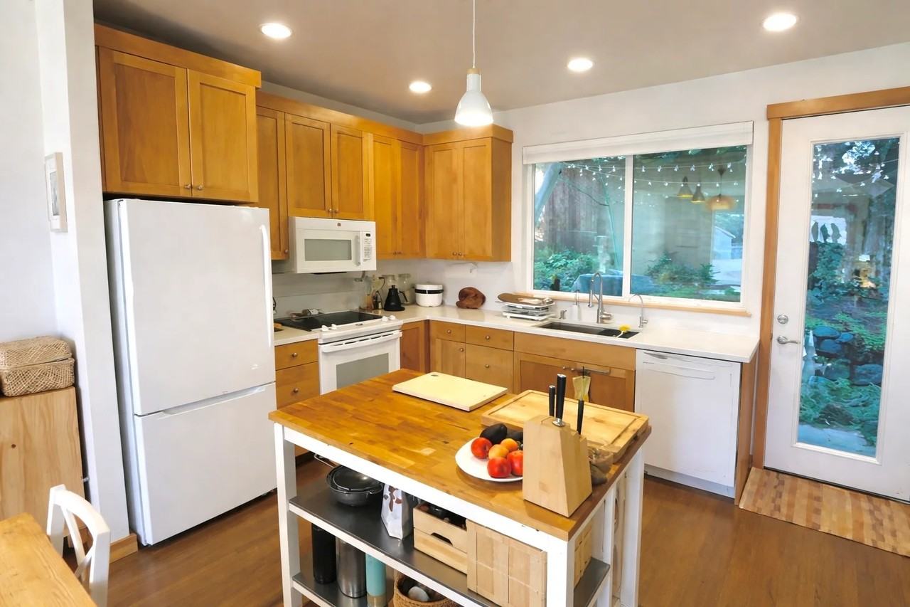 965 Curtis Loop Ne - Photo 3 of 9