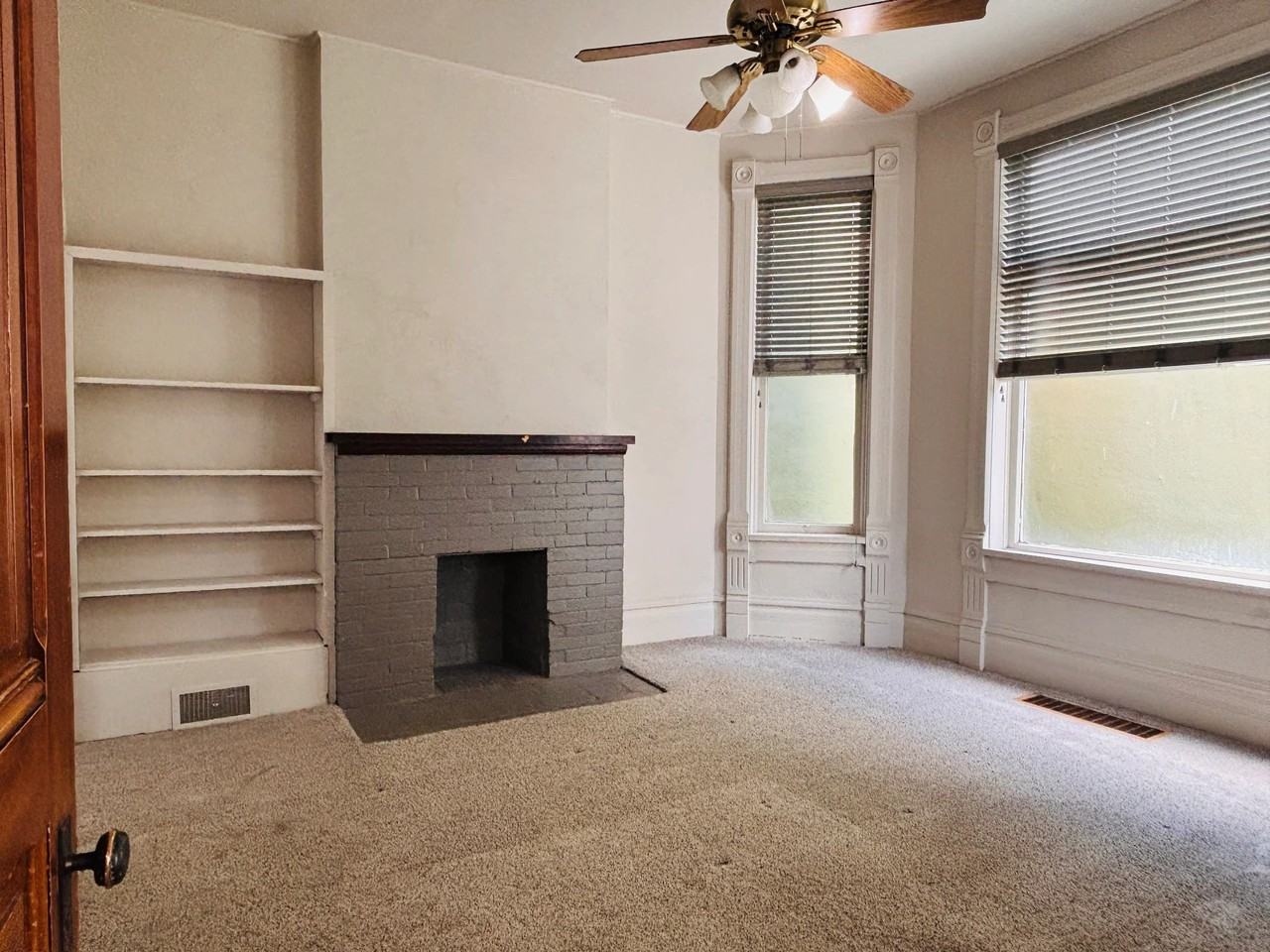 12 Es - Photo 2 of 14