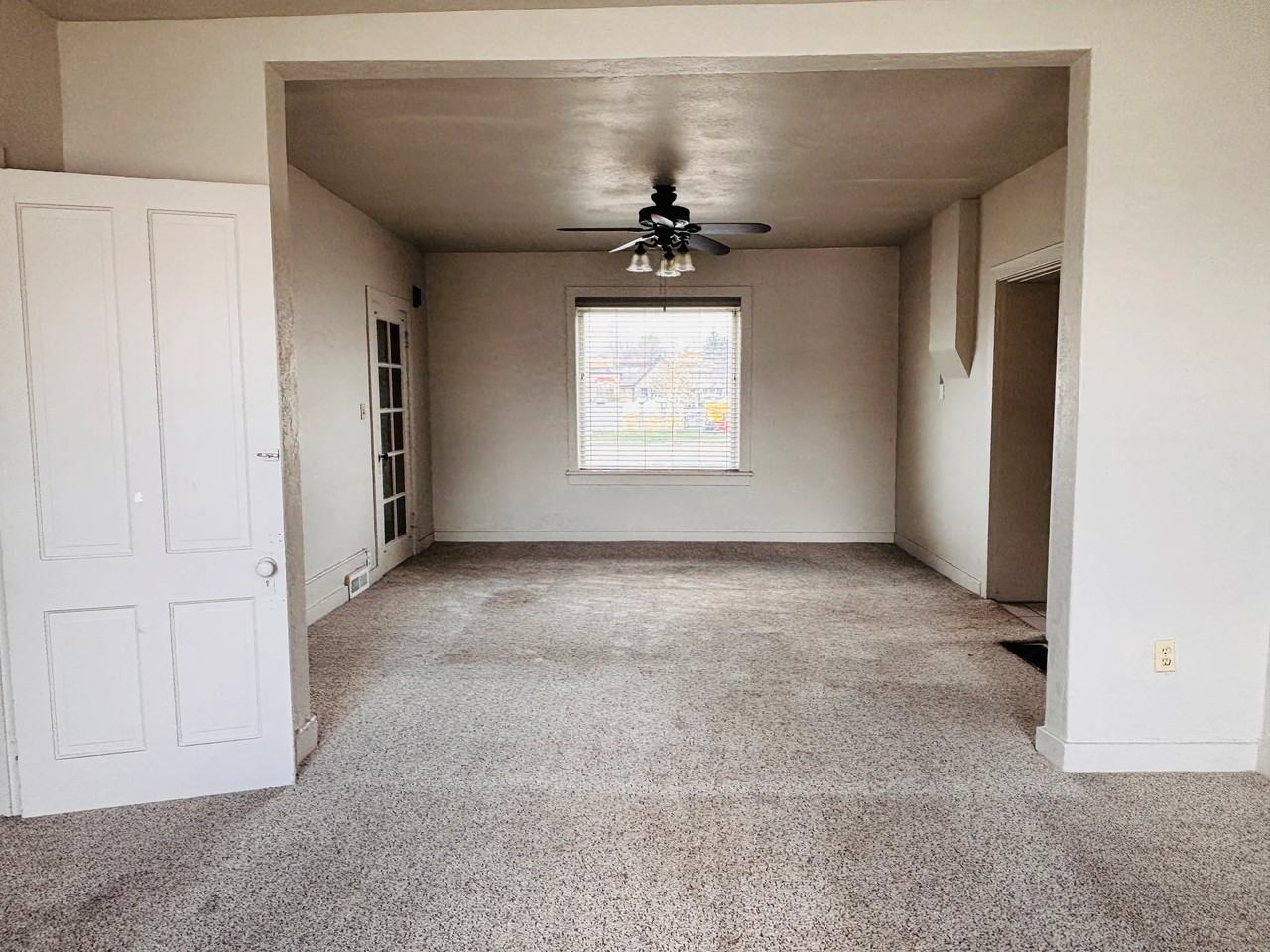 12 Es - Photo 5 of 14