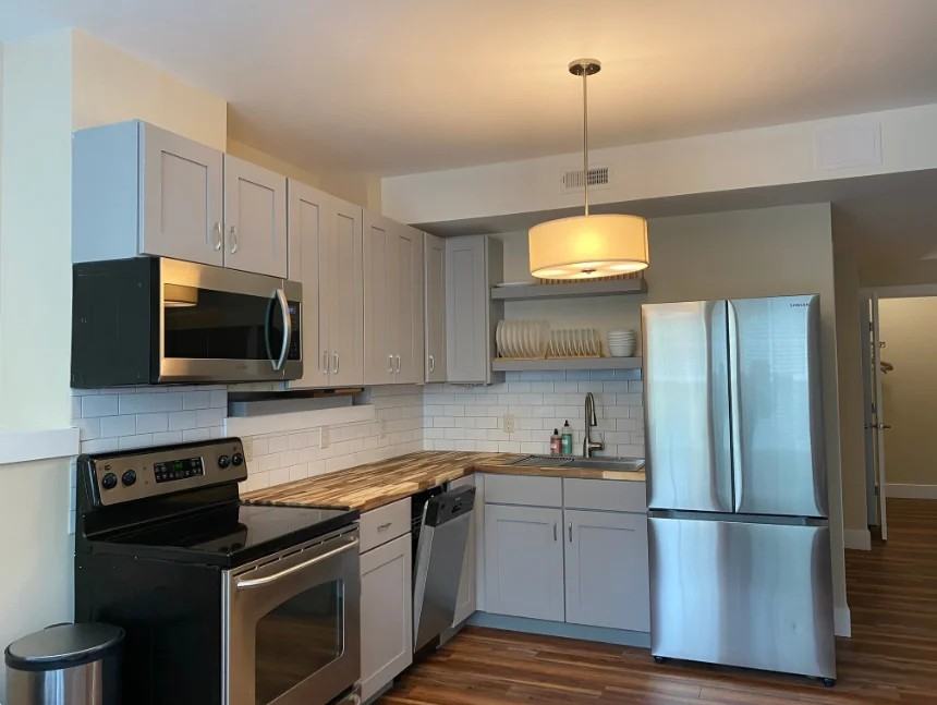 1458 Avon St #B - Photo 4 of 7