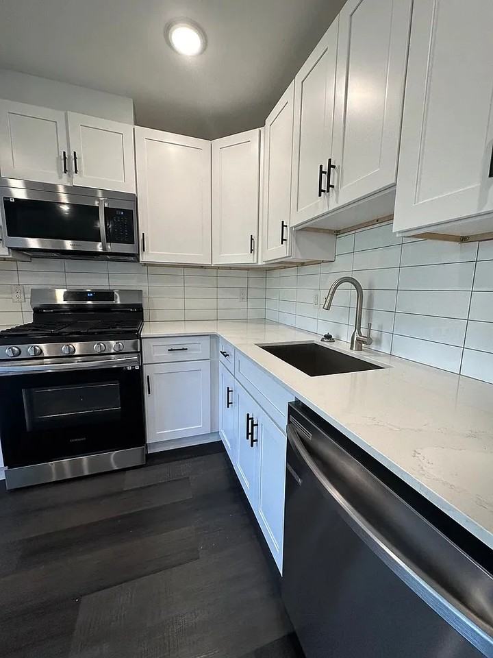 207 Redwood Ave #401 - Photo 3 of 7