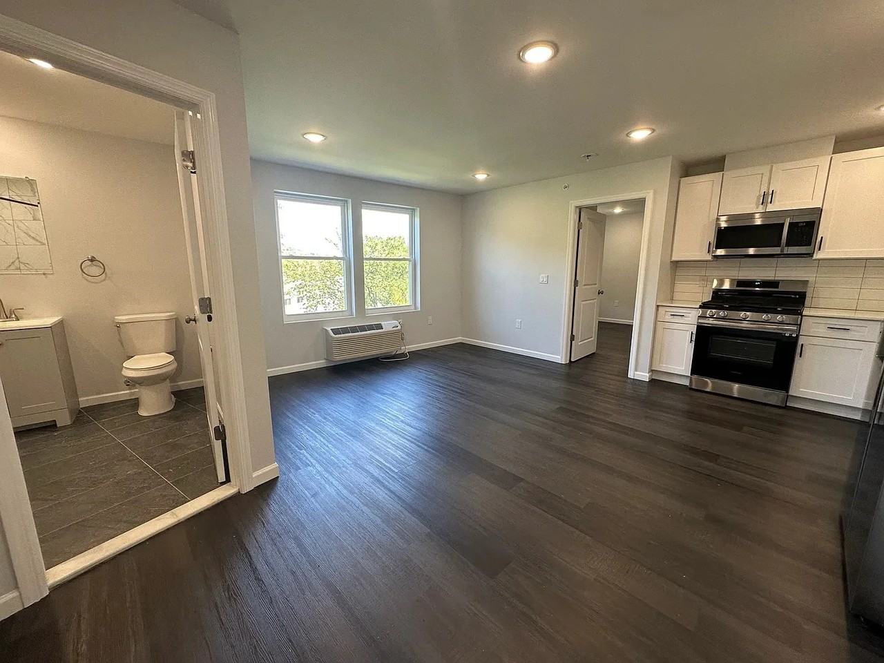 207 Redwood Ave #401 - Photo 4 of 7