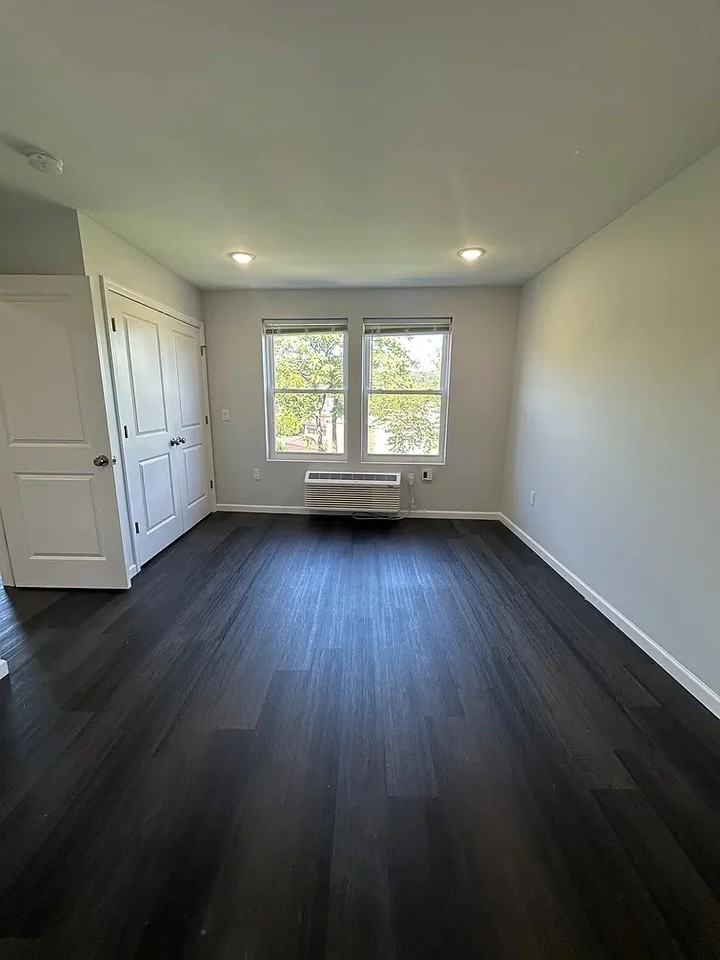 207 Redwood Ave #401 - Photo 7 of 7