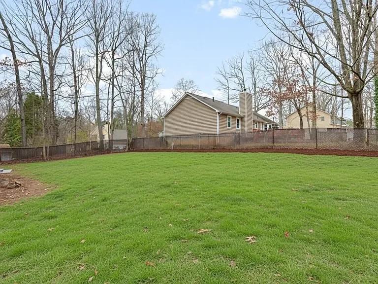 1811 Chantilly Ct - Photo 5 of 38