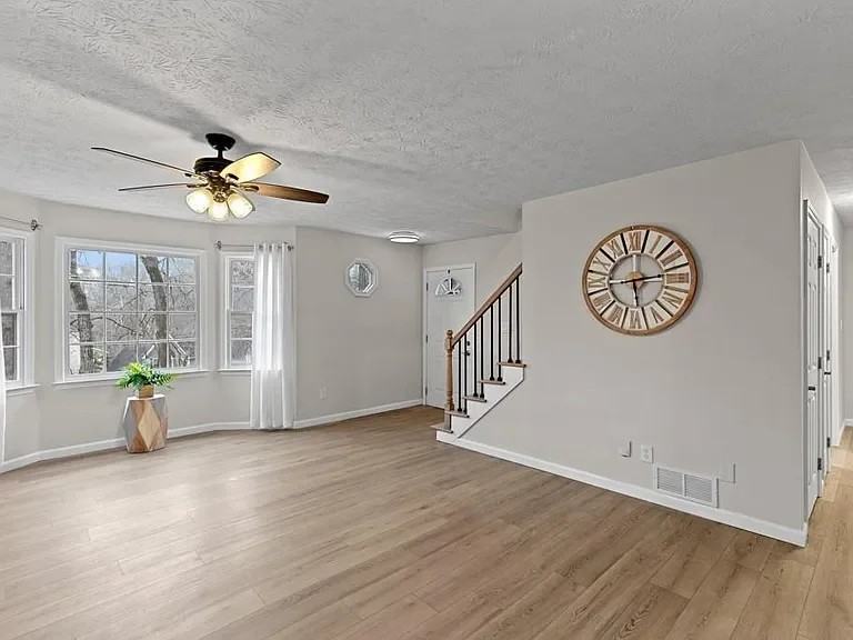 1811 Chantilly Ct - Photo 7 of 38