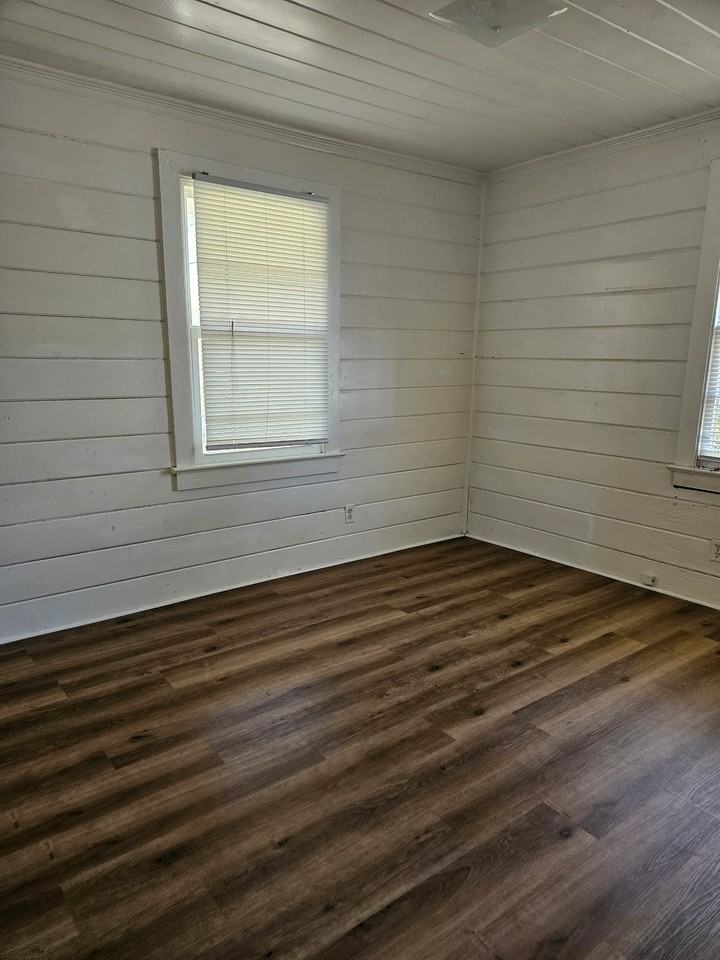 500A Rhodes Ave - Photo 3 of 7