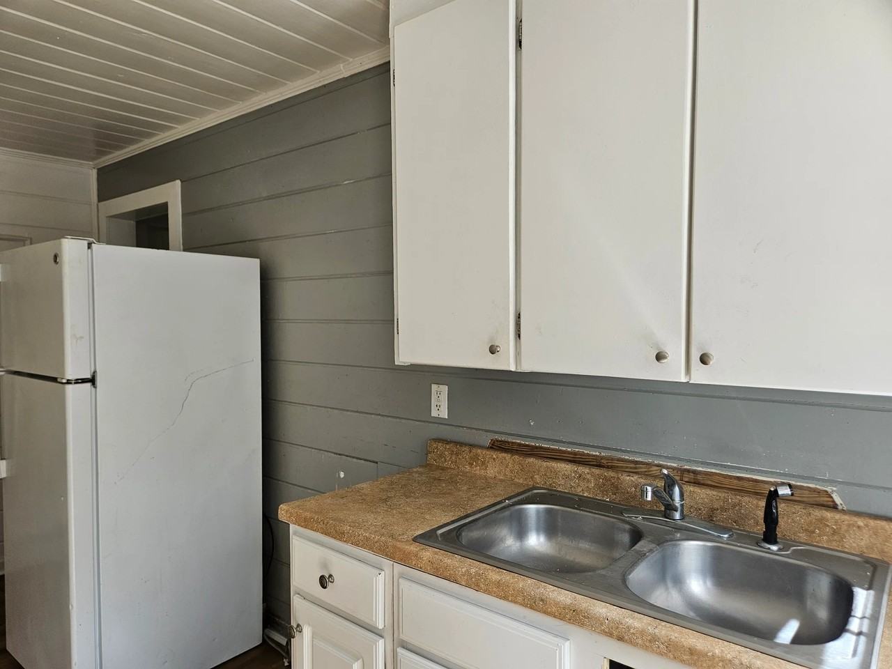 500A Rhodes Ave - Photo 4 of 7