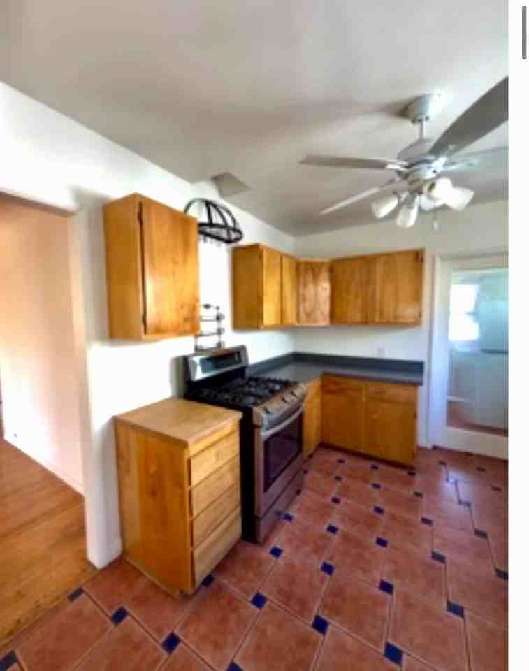 6089 Cashio St - Photo 4 of 20