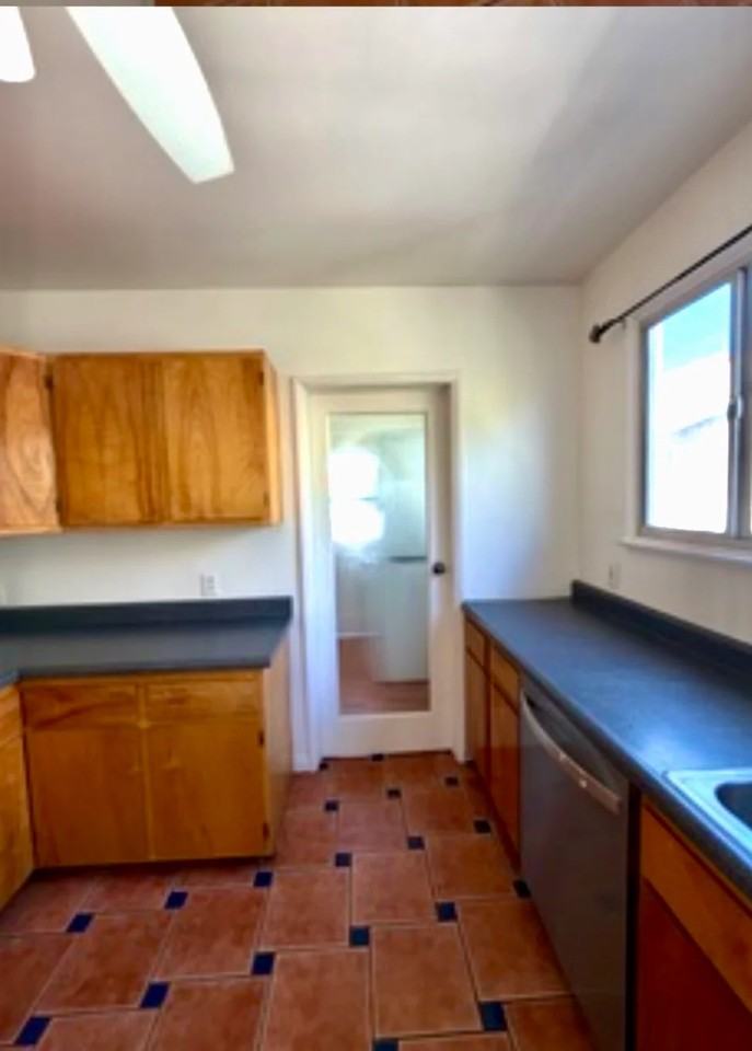 6089 Cashio St - Photo 5 of 20