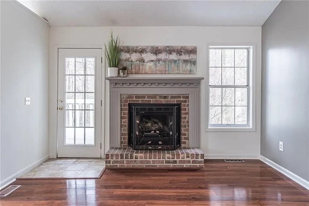 1710 Omie Way - Photo 5 of 25