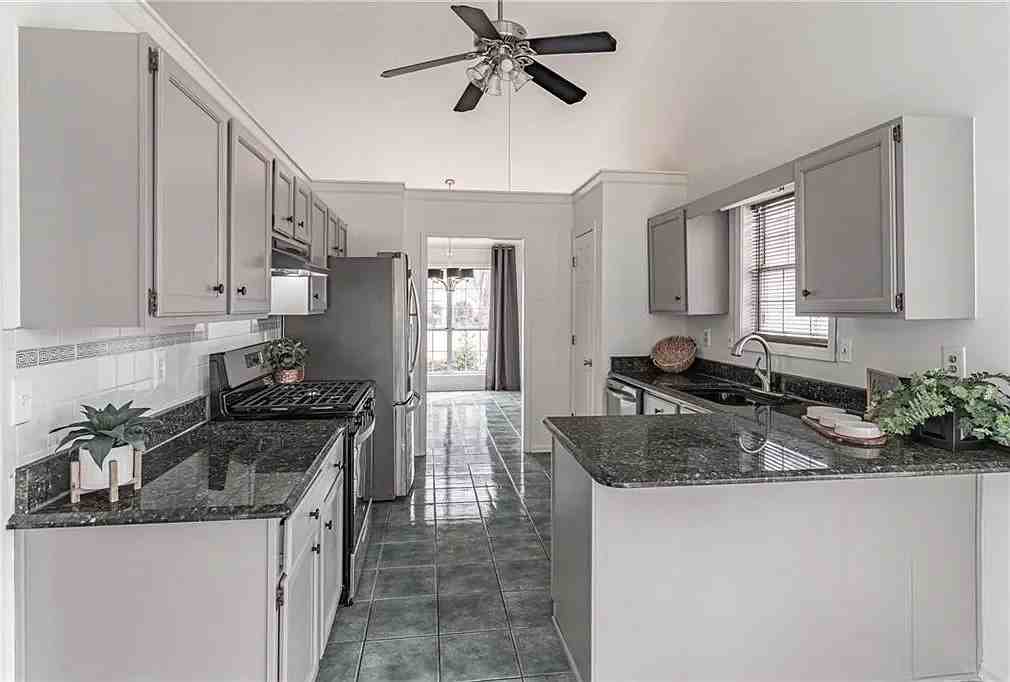 1710 Omie Way - Photo 6 of 25