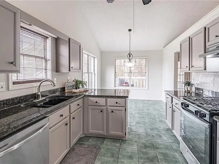 1710 Omie Way - Photo 7 of 25