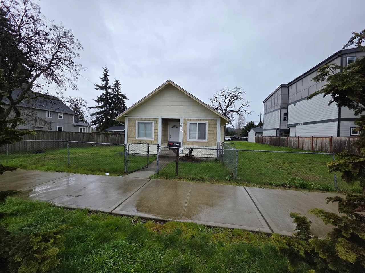 4322 S Puget Sound Ave - Photo 2 of 16