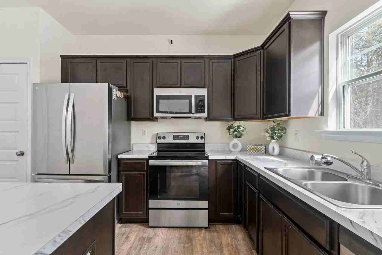 52 Sovereign Cir - Photo 6 of 14