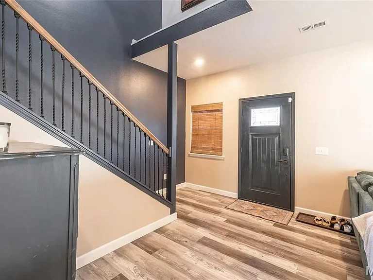 101 Greentree Rd - Photo 3 of 12