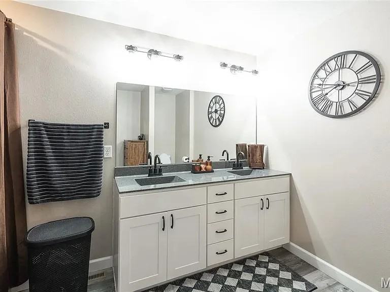 101 Greentree Rd - Photo 6 of 12