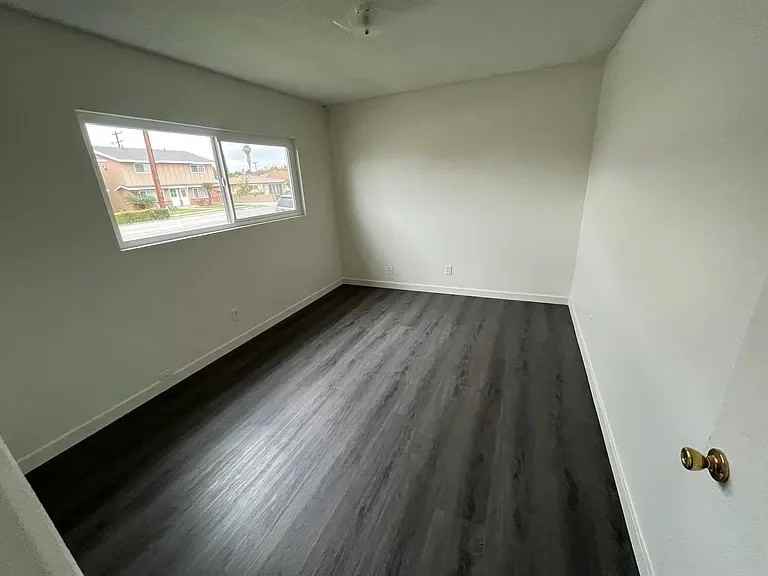 11742 Bellflower Blvd - Photo 4 of 6