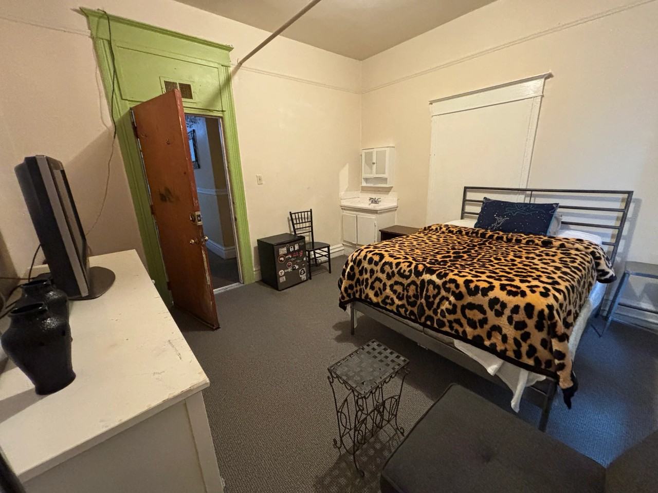 1098 Larkin St #1 - Photo 2 of 12