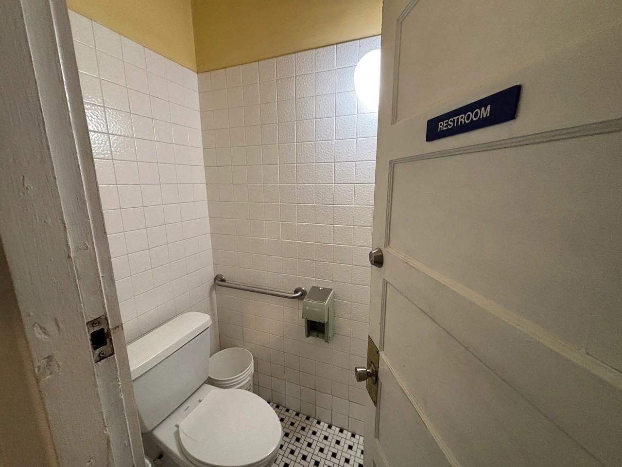 1098 Larkin St #1 - Photo 6 of 12