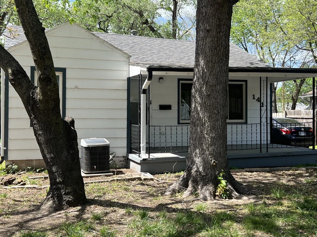 141 S Custer Ave - Photo 2 of 20