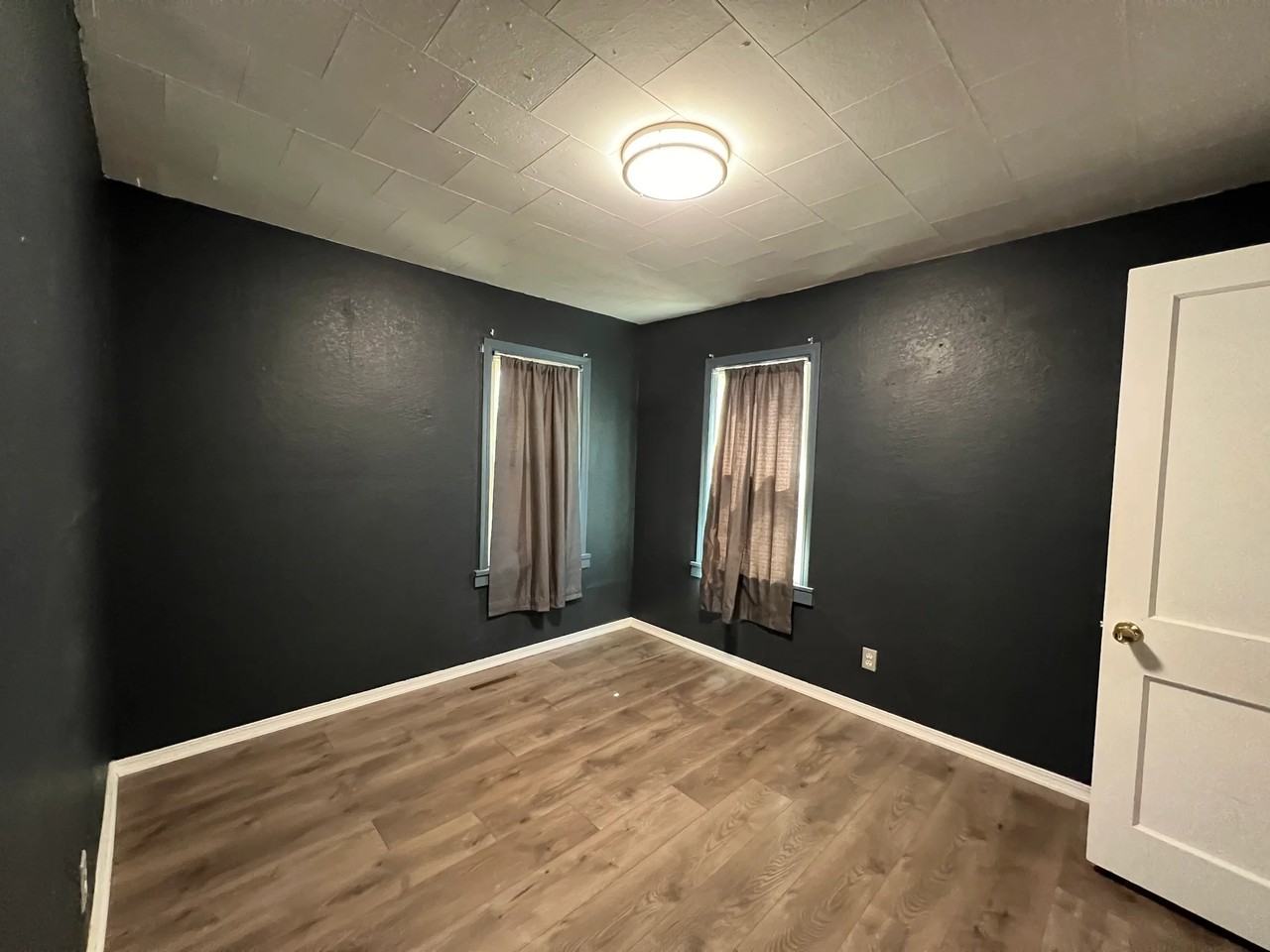 141 S Custer Ave - Photo 4 of 20