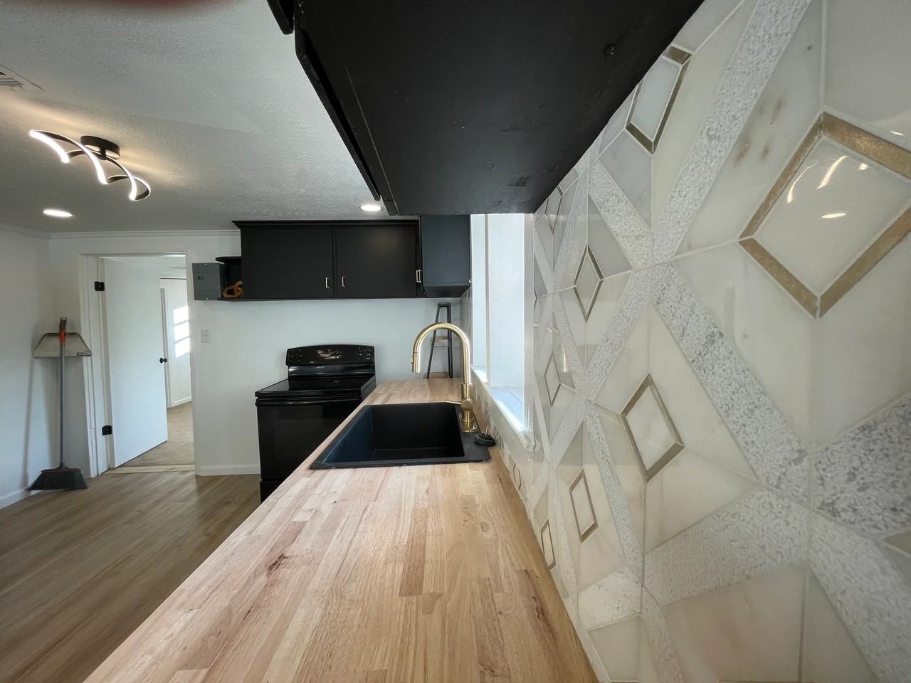 447 Lindsey Rd - Photo 7 of 11