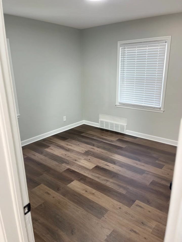 2215 Kingsbury Ave - Photo 5 of 9