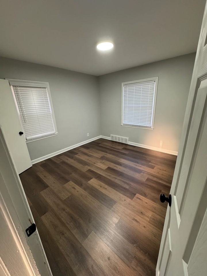 2215 Kingsbury Ave - Photo 6 of 9