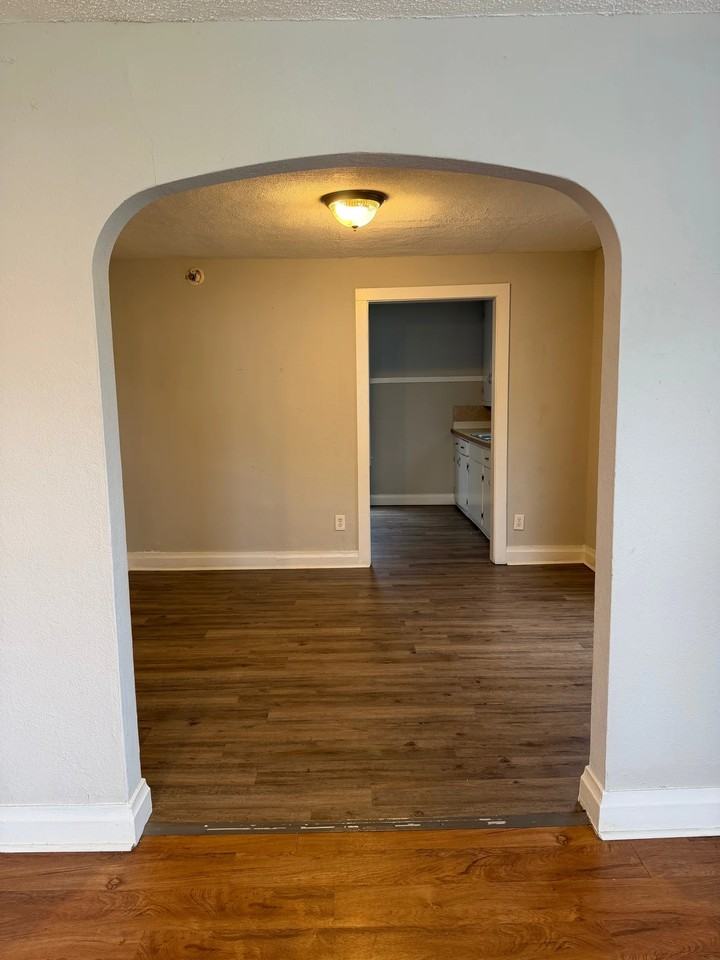 2112 Denham Ave - Photo 3 of 6