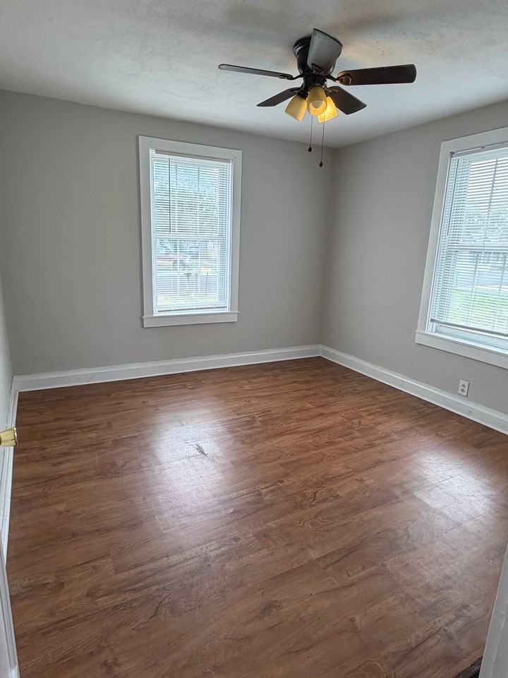 2112 Denham Ave - Photo 4 of 6