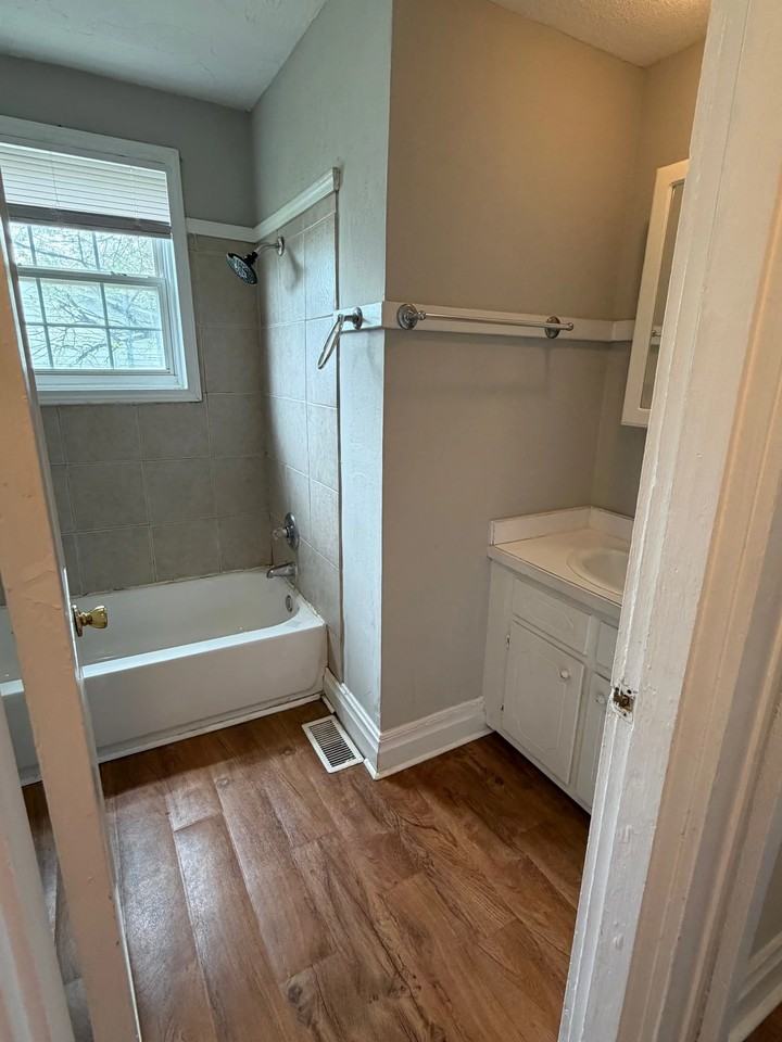 2112 Denham Ave - Photo 5 of 6