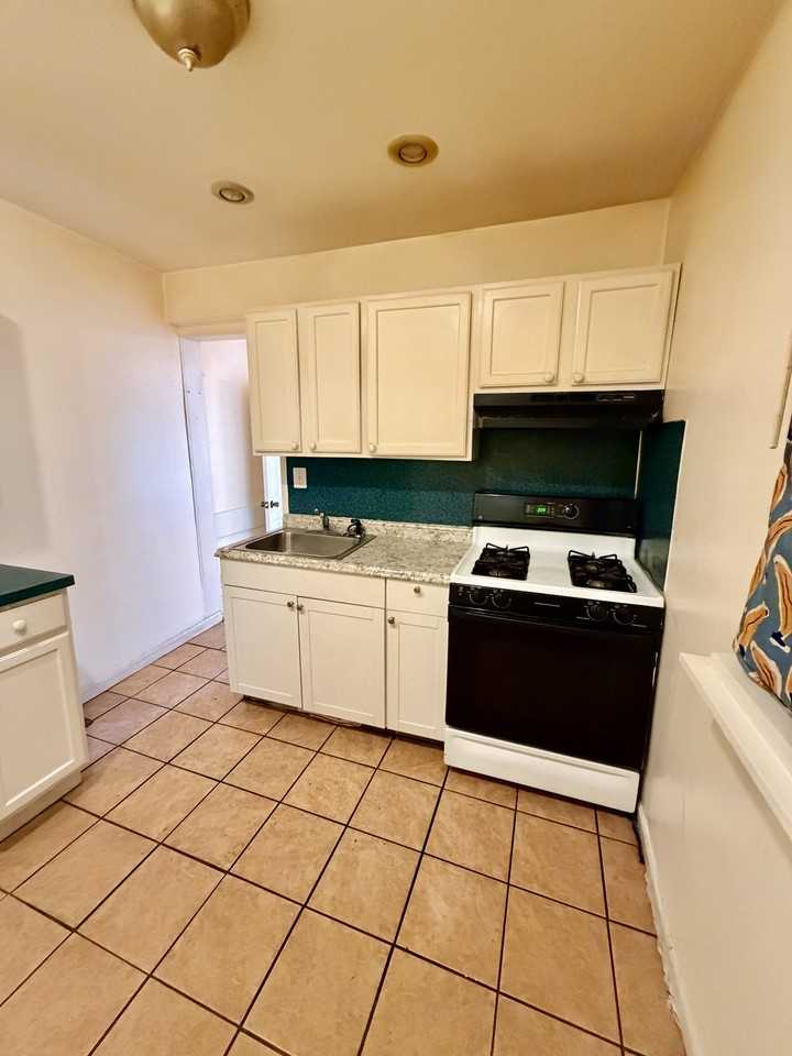 1531 W Tucker St - Photo 5 of 17