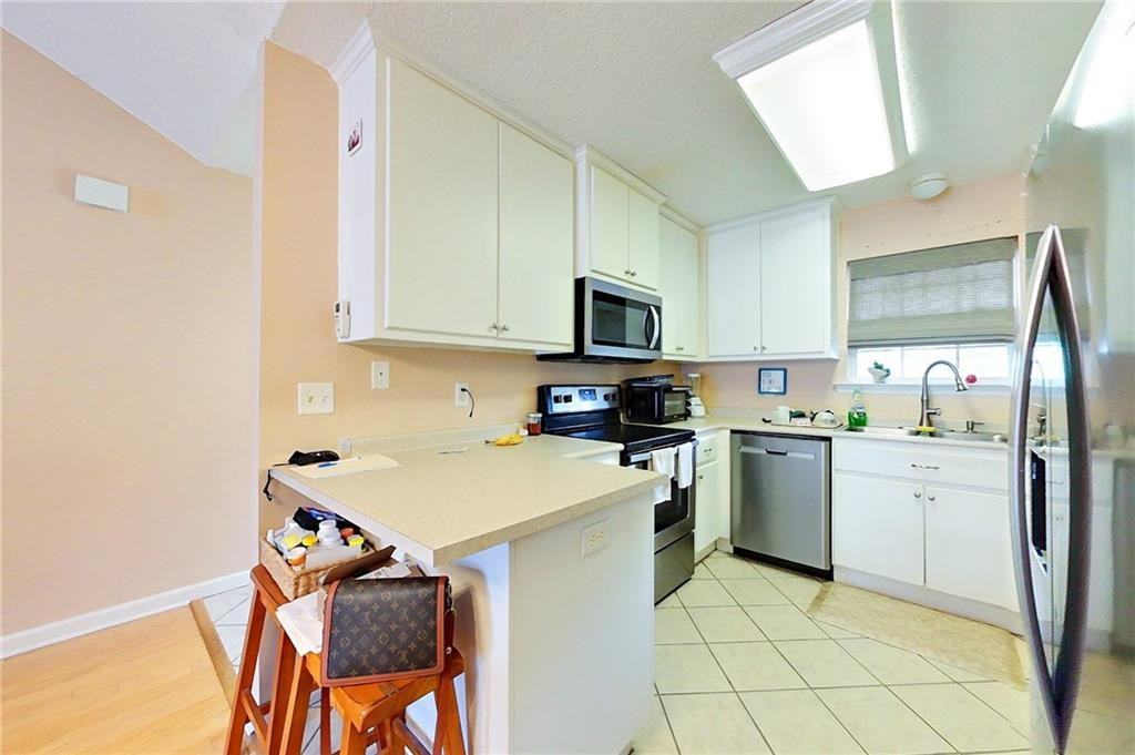 168 Drew Cir - Photo 3 of 6